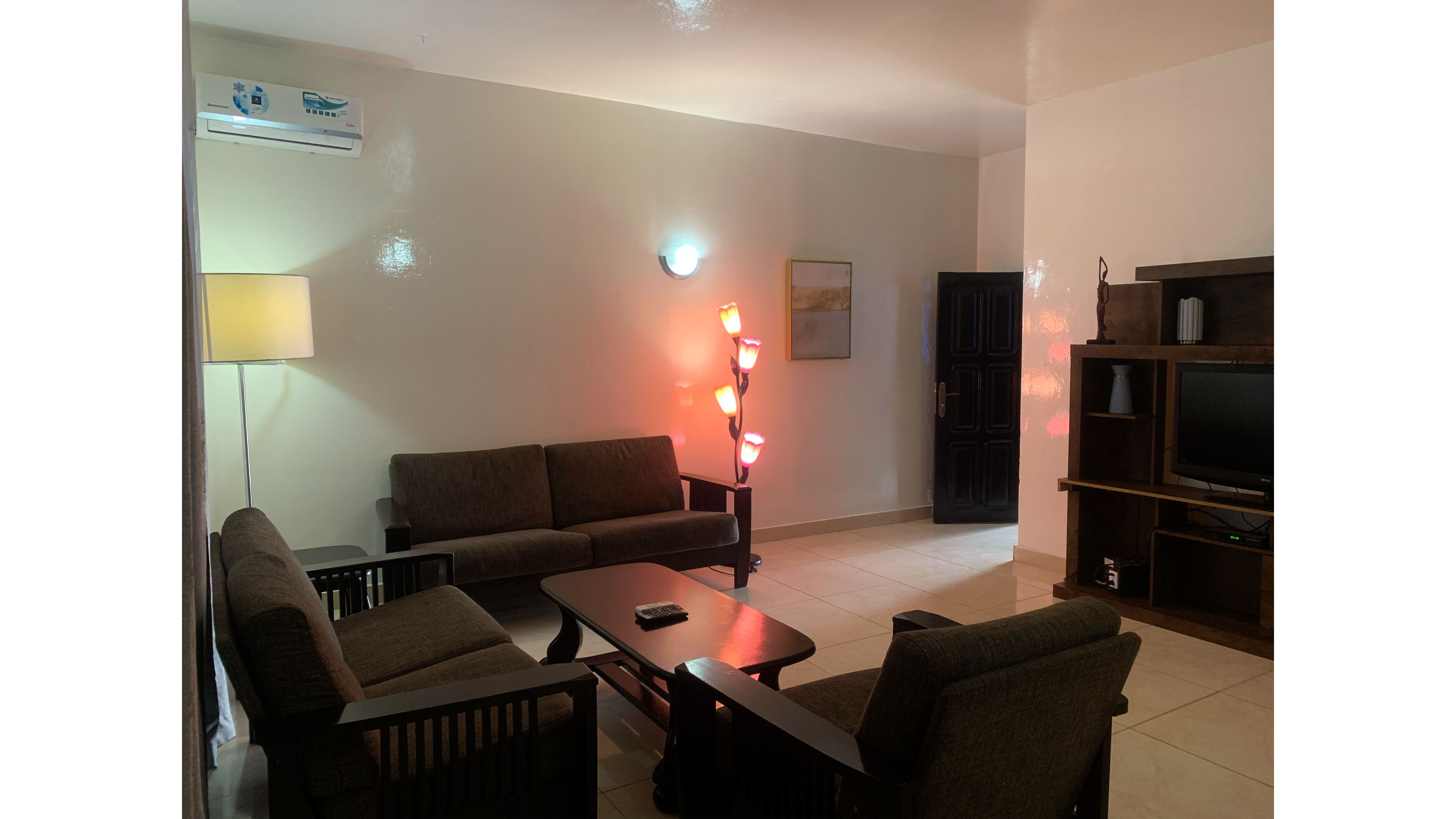 Maryland Guesthouse Monrovia Extérieur photo