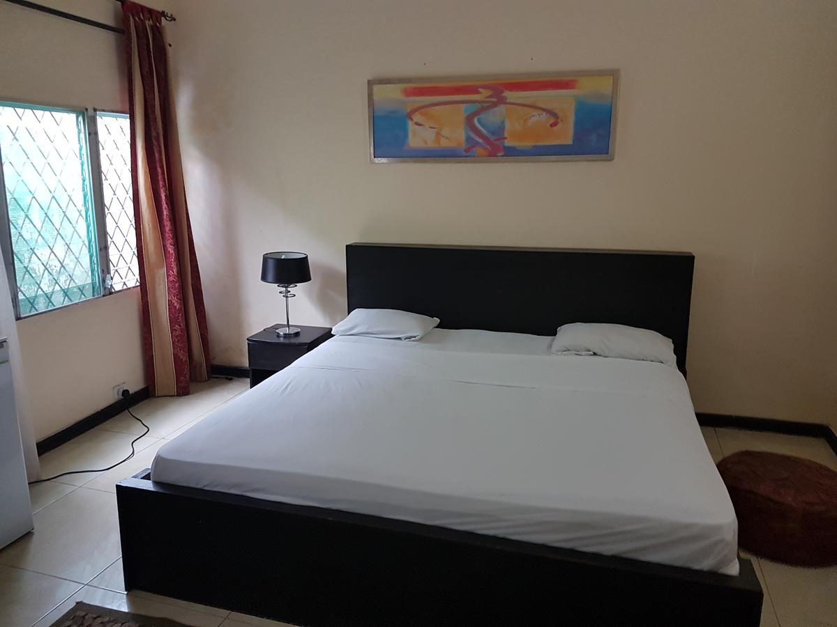 Maryland Guesthouse Monrovia Extérieur photo