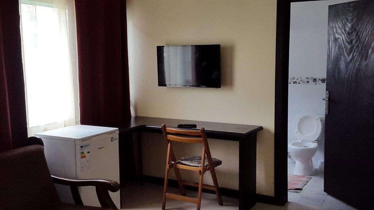 Maryland Guesthouse Monrovia Extérieur photo