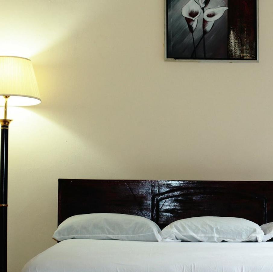 Maryland Guesthouse Monrovia Extérieur photo