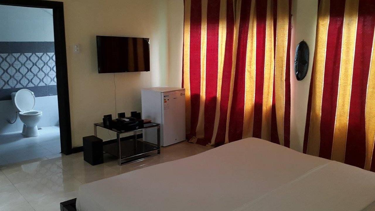 Maryland Guesthouse Monrovia Extérieur photo